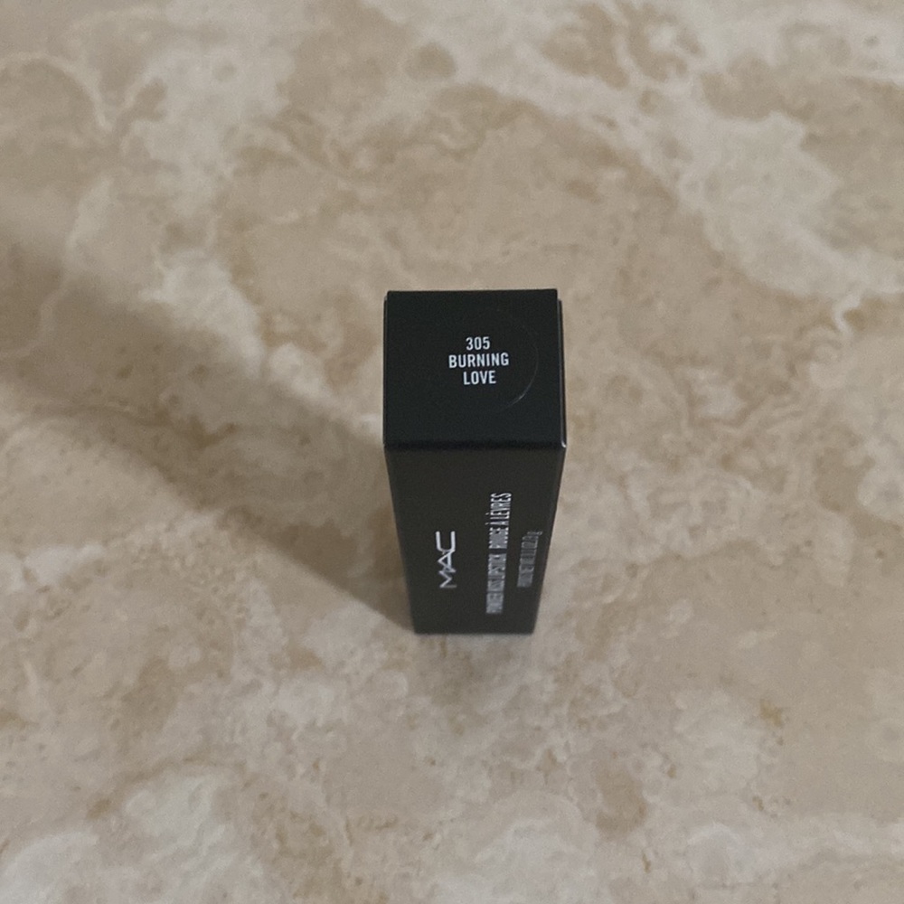 MAC - Powder Kiss Lipstick - Burning love - Picture 3 of 3